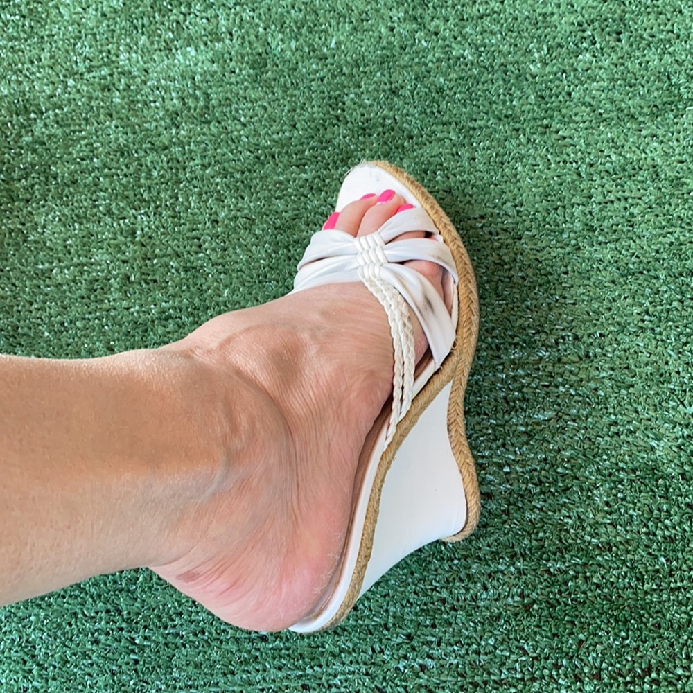 While leather sandals 🛍 - Picture 3 of 8